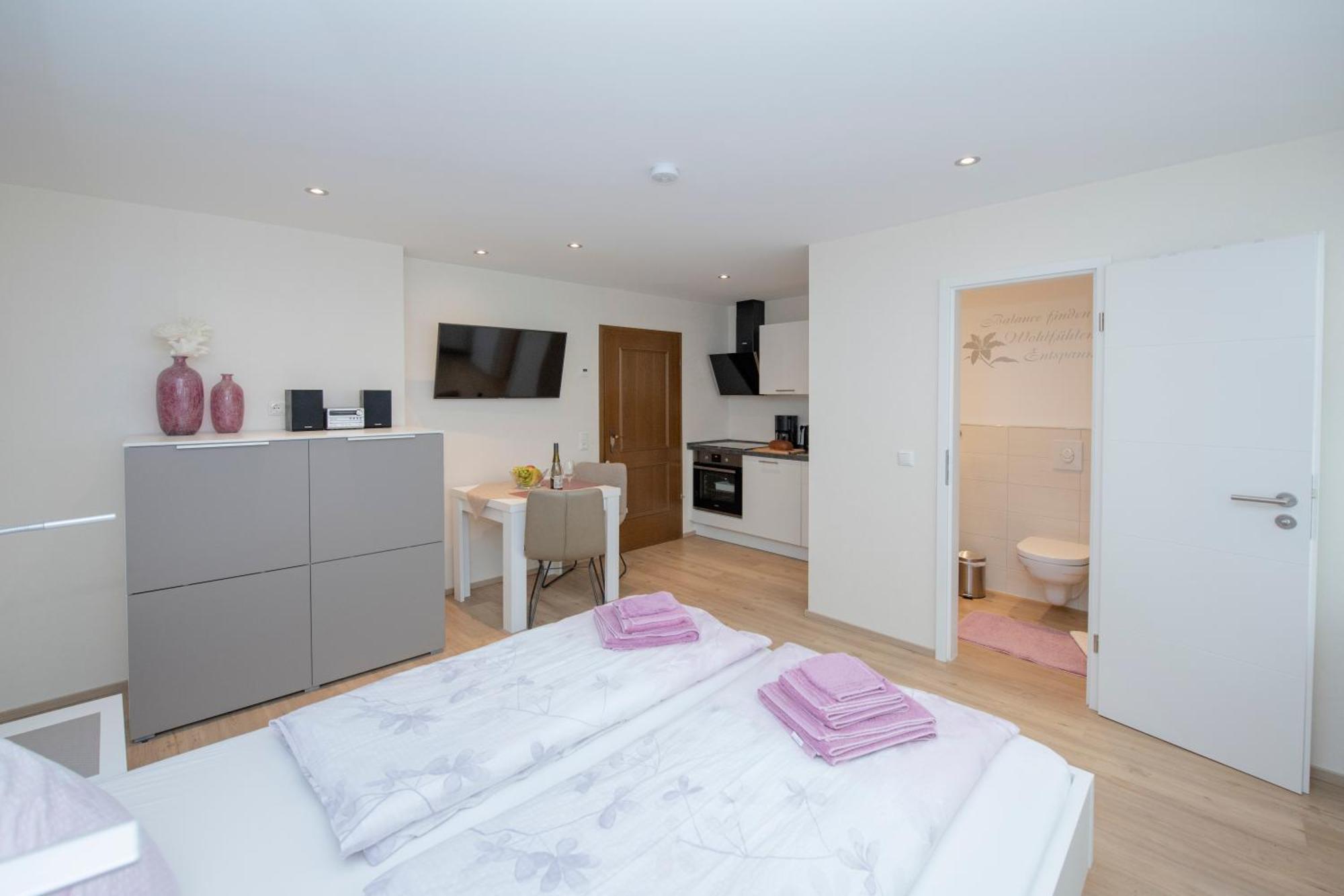 Studio Apartment Am Historischen Matthiasturm Neef Esterno foto